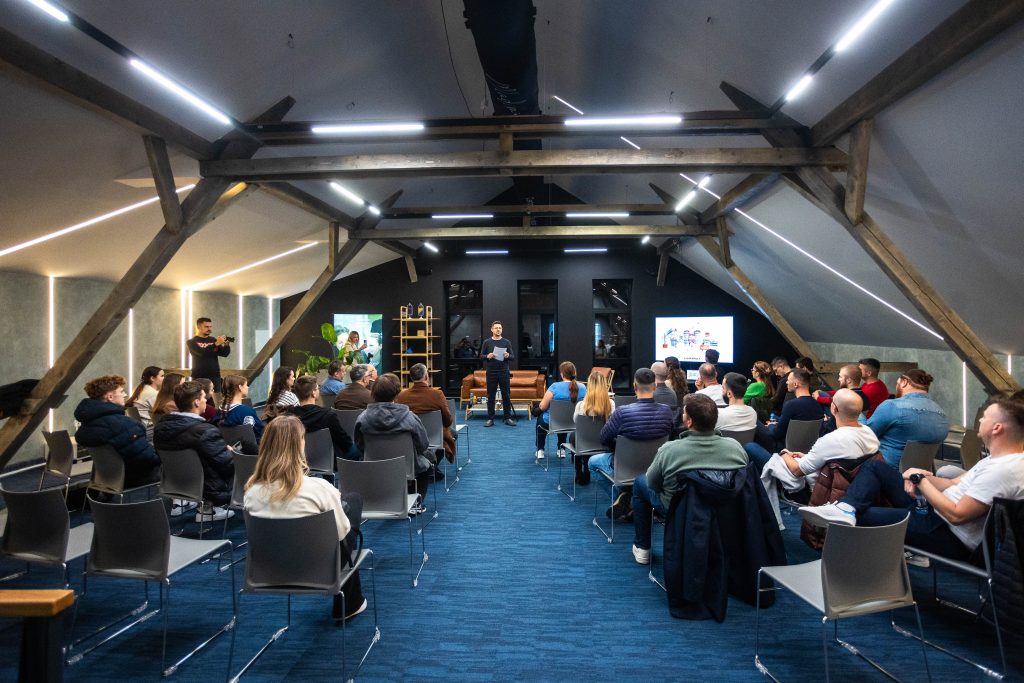 Prvi BeeZone MeetUp ugostio Juru Kneza – inovatora čije tehnologije koriste NASA i SpaceX Prvi BeeZone MeetUp ugostio Juru Kneza – inovatora čije tehnologije koriste NASA i SpaceX